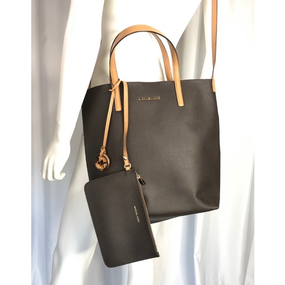 Michael Kors Hayley Large Signature Tote